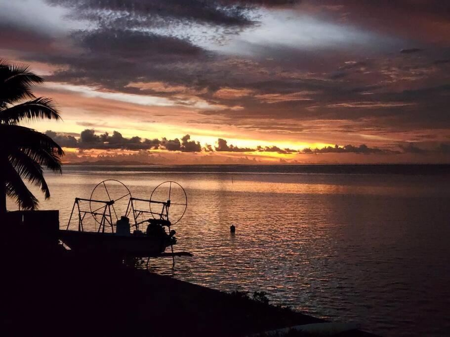 Duplex En Bord De Mer Fare Tahitea Pension Taputapuapea Kültér fotó